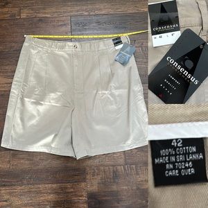 Consensus men’s khaki golf shorts NWT SZ 42” 21.5” long front/back pockets